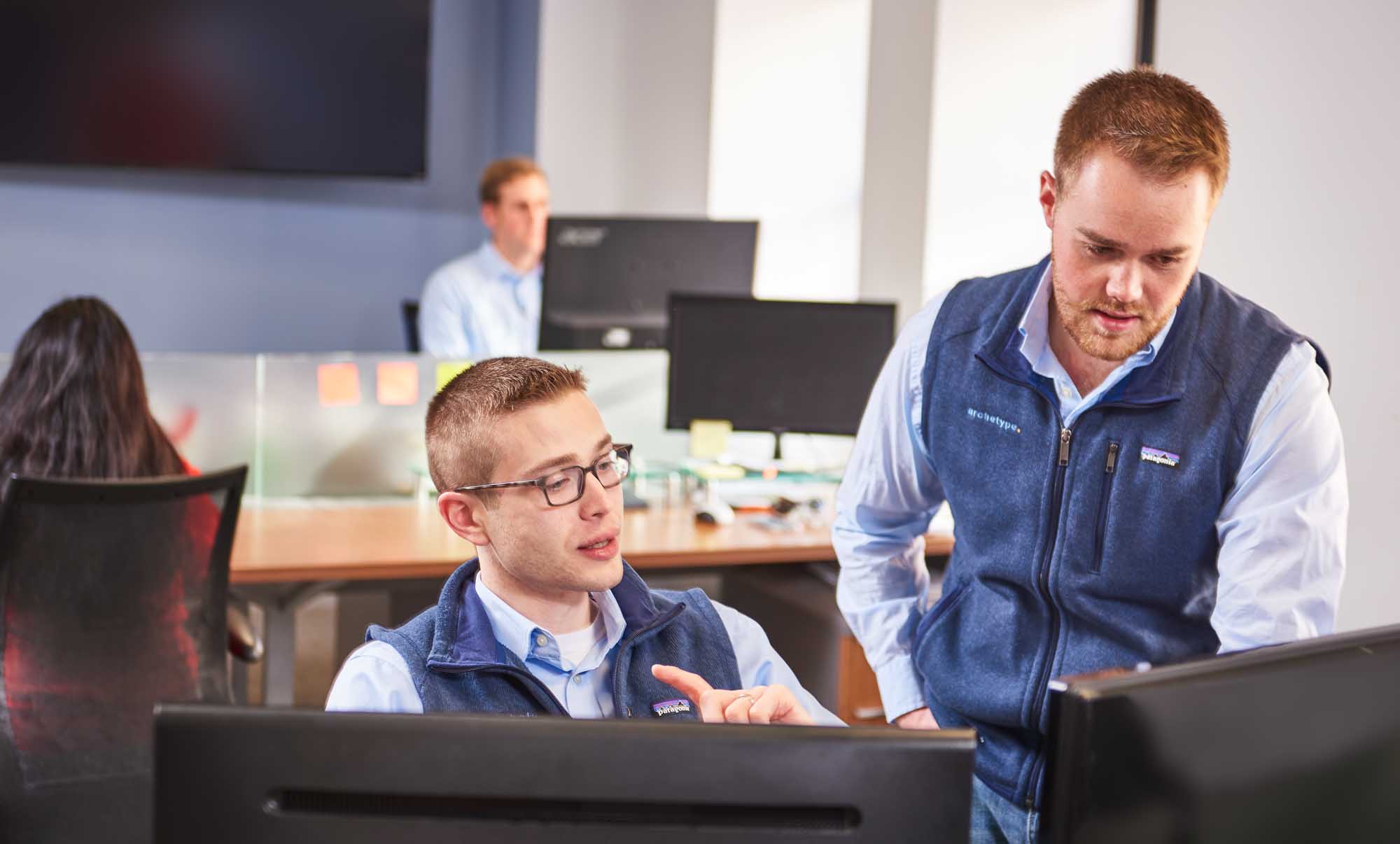 Quick consulting meeting at the workstation make great Corporate lifestyle photography subjects